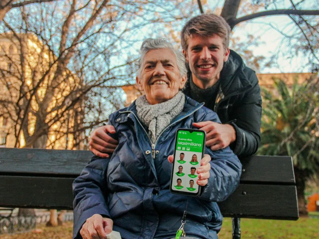 Maximiliana, el smartphone pensado para facilitar la vida de los mayores